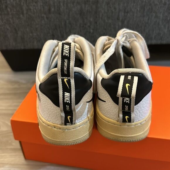 Nike Shoes  - Picture 3 of 11